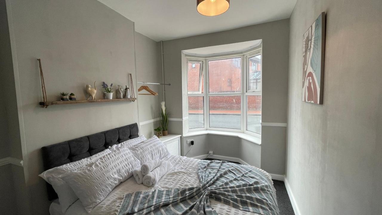 Large 6 bedroom house in Smethwick Birmingham Buitenkant foto
