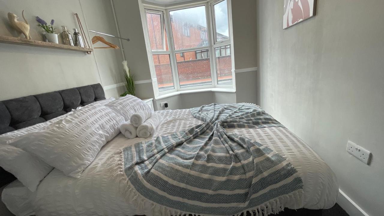 Large 6 bedroom house in Smethwick Birmingham Buitenkant foto